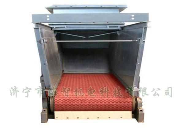防腐蝕帶式（甲帶）給料機(jī)采用了防打滑膠帶，防止在物料輸送過程中造成撒料后果